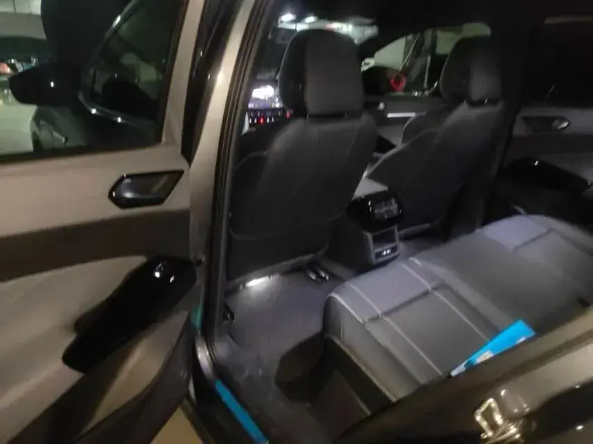 2024 VOLKSWAGEN ID.4 thumbnail 4