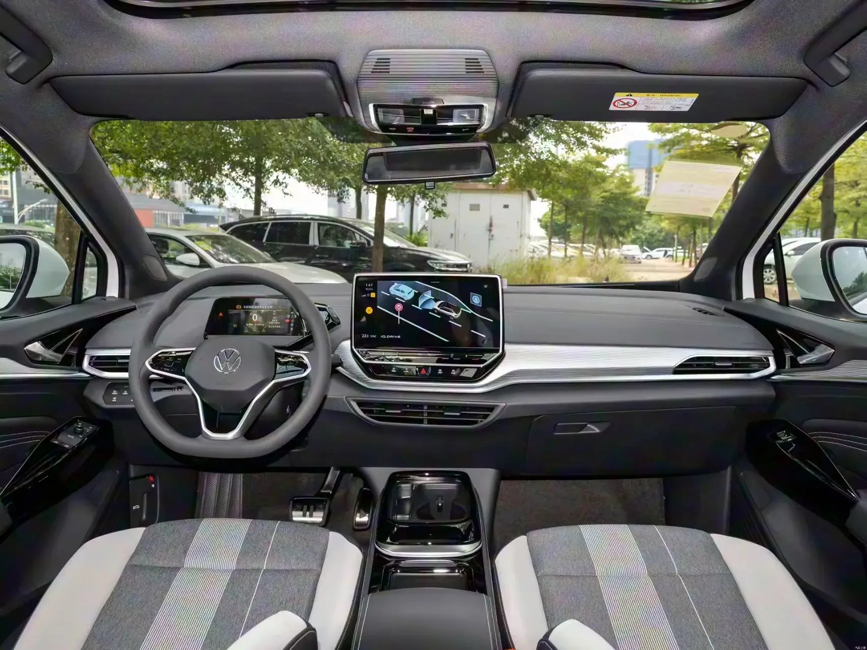 2024 VOLKSWAGEN ID.4 thumbnail 3