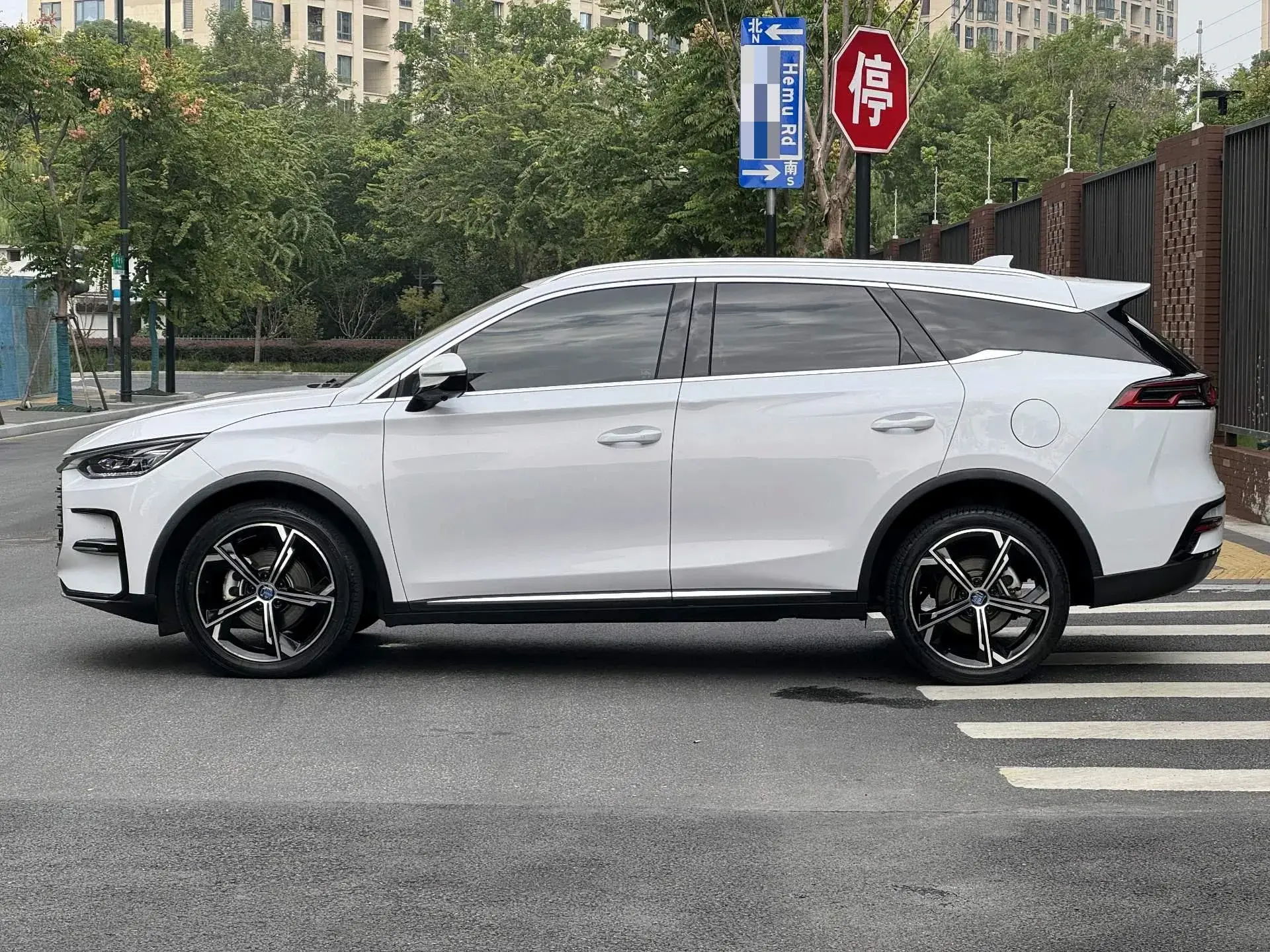 2021 BYD TANG thumbnail 4