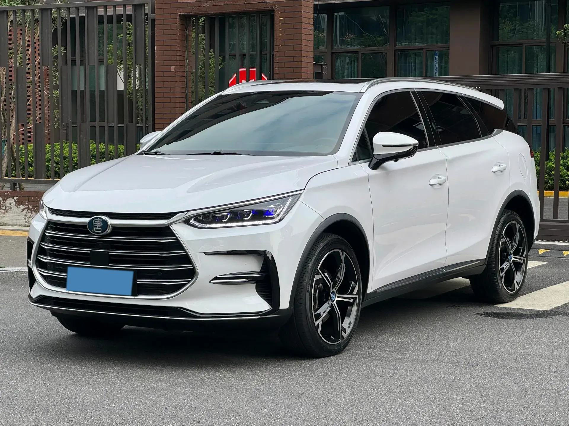 2021 BYD TANG view 1