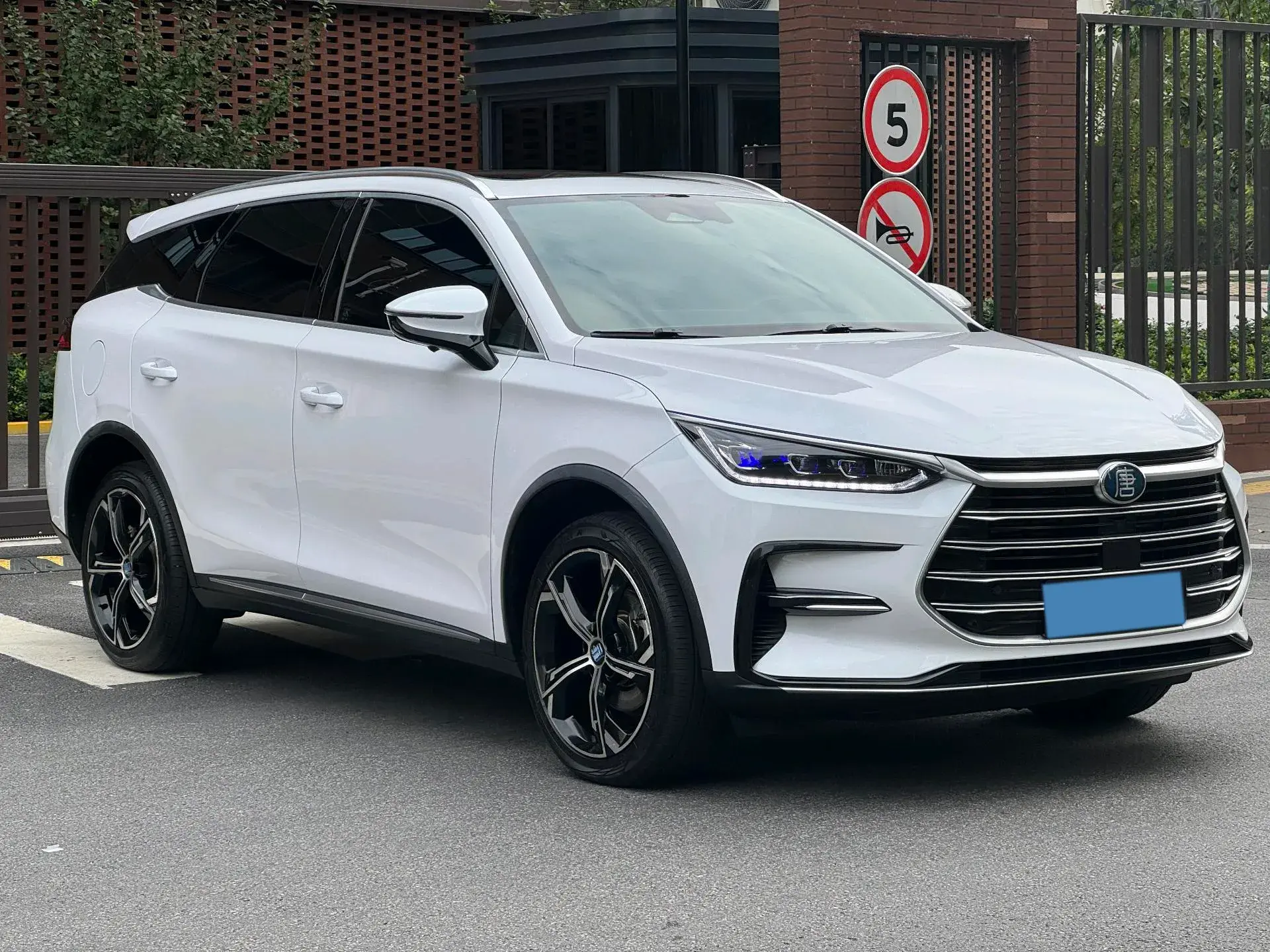 2021 BYD TANG thumbnail 3