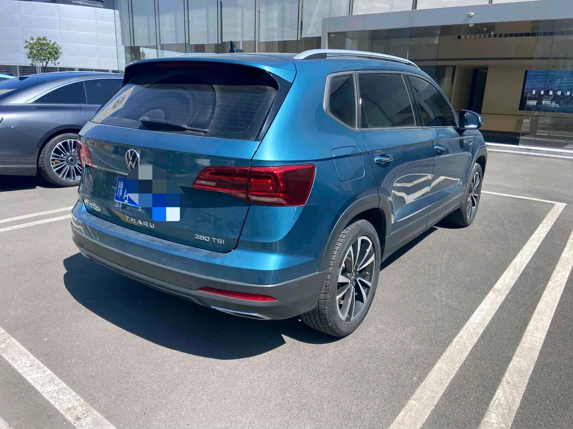 2021 VOLKSWAGEN THARU thumbnail 2