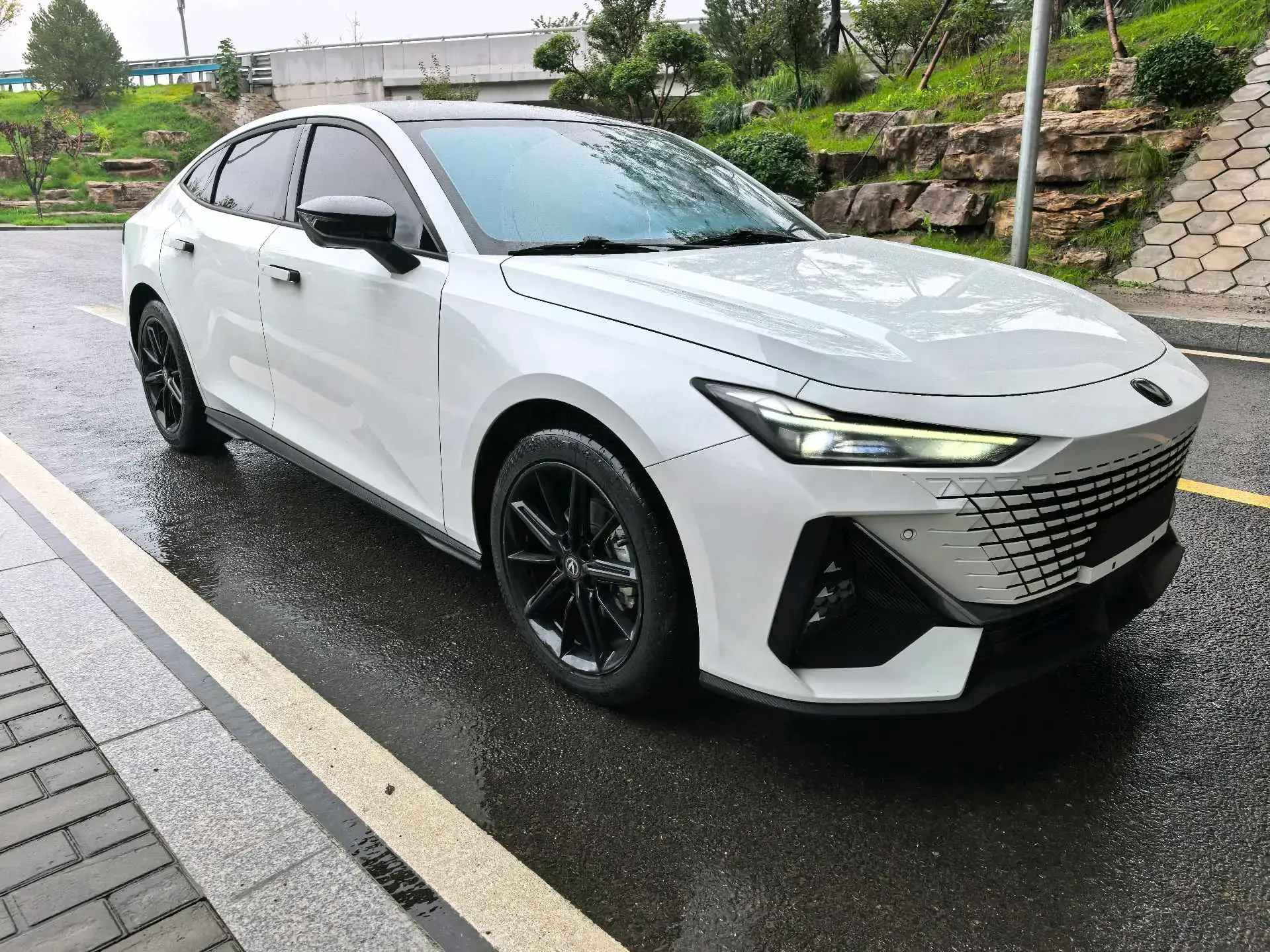 2022 CHANGAN UNI-V thumbnail 3