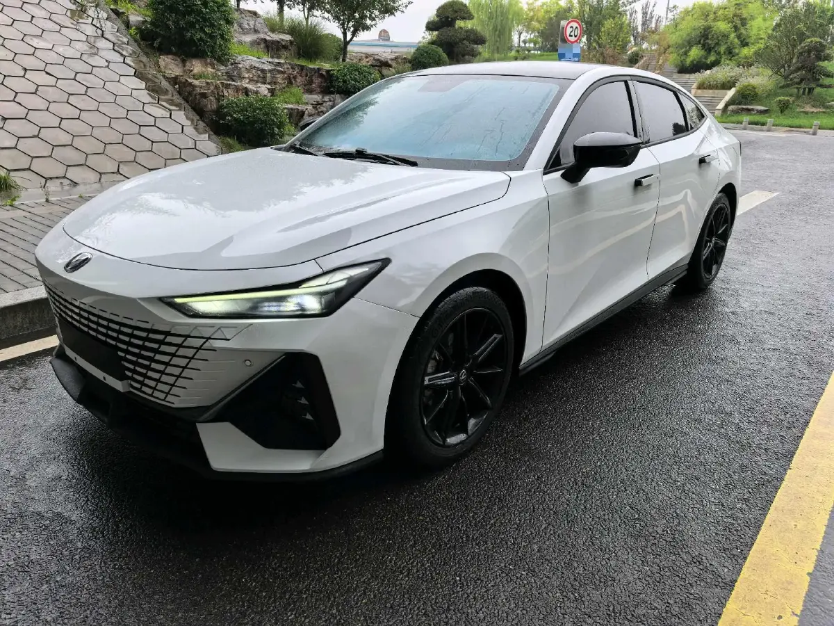 2022 ChangAn UNI-V 1.5T 188HP L4 7DCT