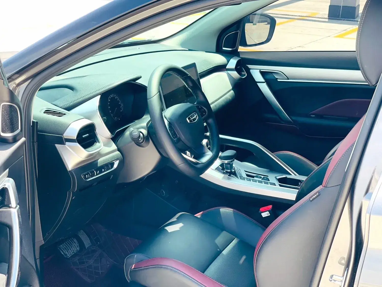 2021 GEELY COOLRAY thumbnail 4