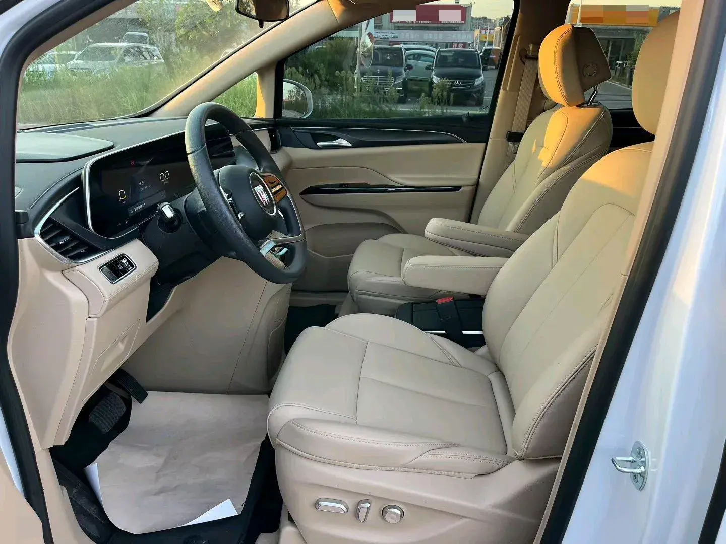 2025 BUICK GL8 thumbnail 3