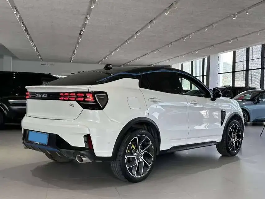 2022 LYNK&CO 05 thumbnail 4