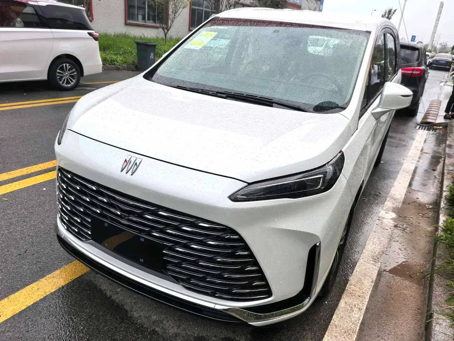 2025 BUICK GL8 view 1