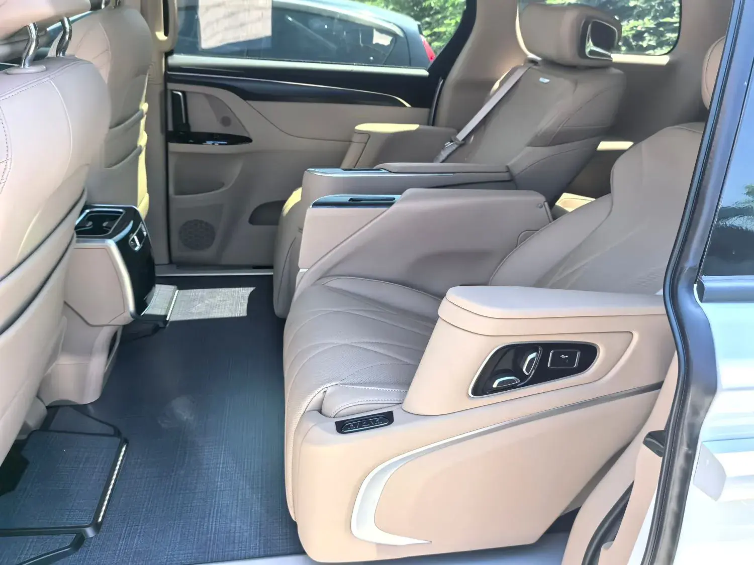 2025 BUICK GL8 thumbnail 3