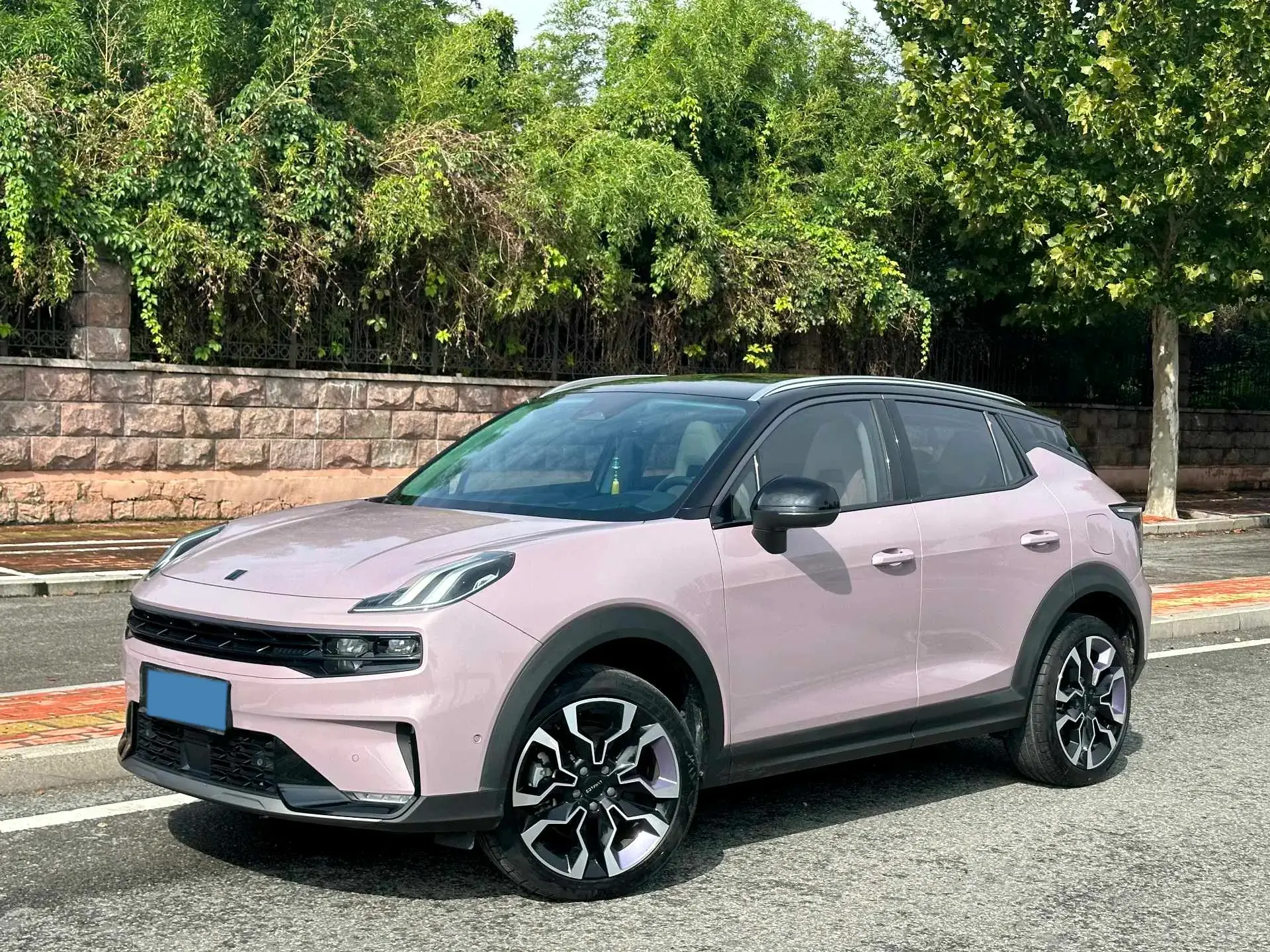 2022 LYNK&CO 06 view 1