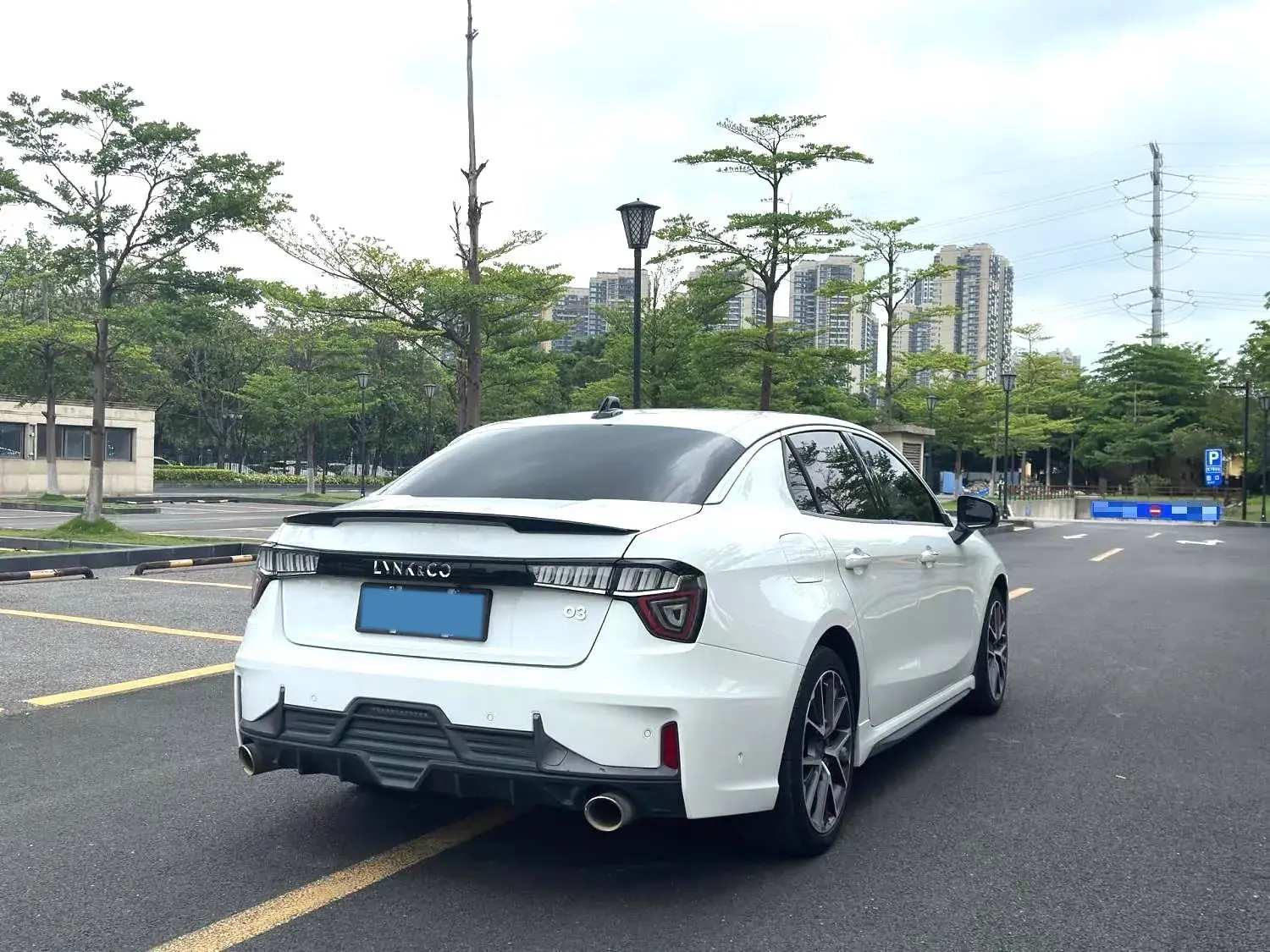 2019 LYNK&CO 03 thumbnail 3