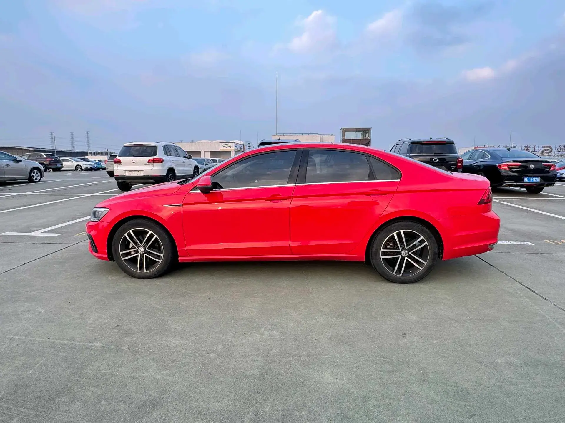 2021 VOLKSWAGEN LAMANDO thumbnail 3