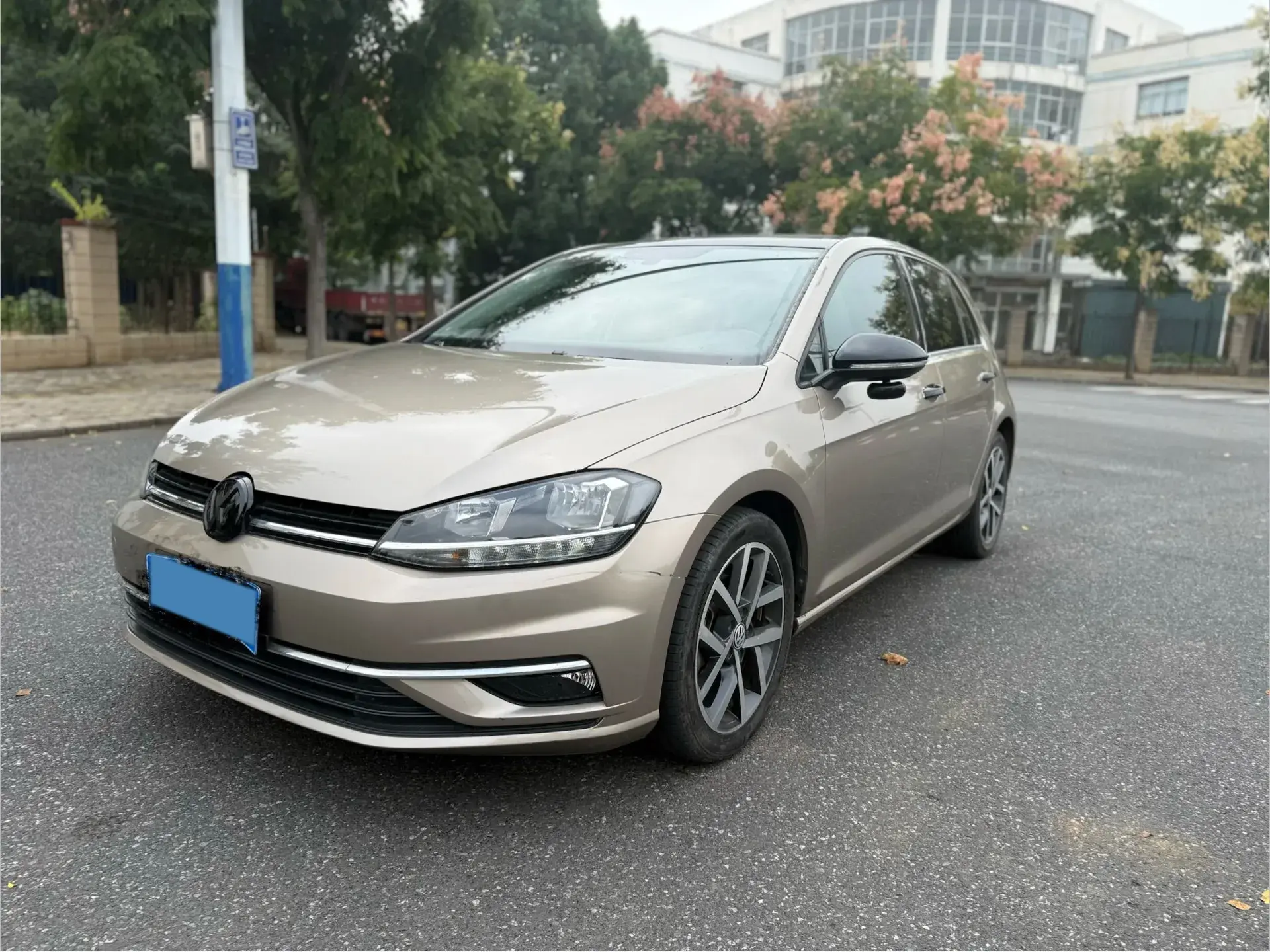 2020 VOLKSWAGEN GOLF view 1