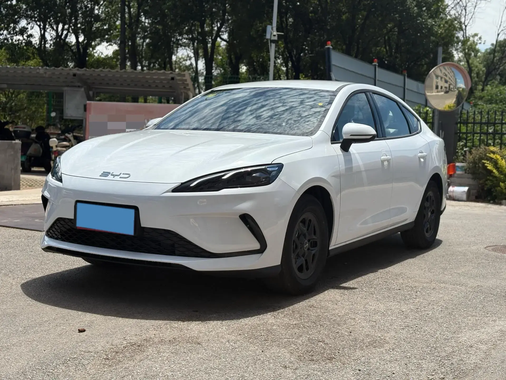 2025 BYD SEAL05 view 1