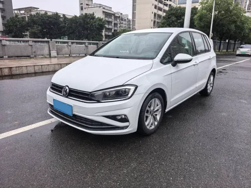 2019 VOLKSWAGEN GOLF view 1