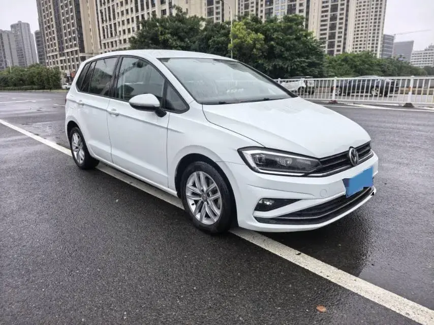 2019 VOLKSWAGEN GOLF thumbnail 3