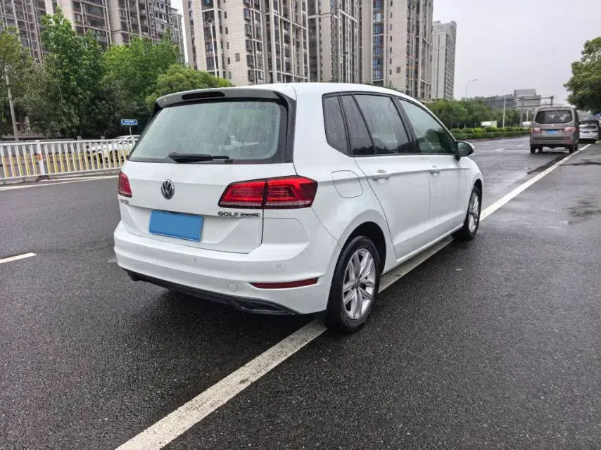 2019 VOLKSWAGEN GOLF thumbnail 4