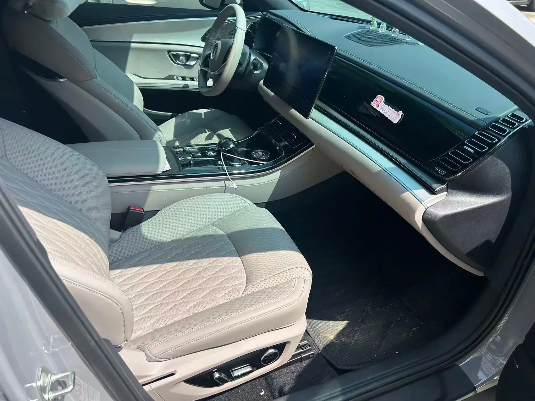 2025 BYD HAN thumbnail 4