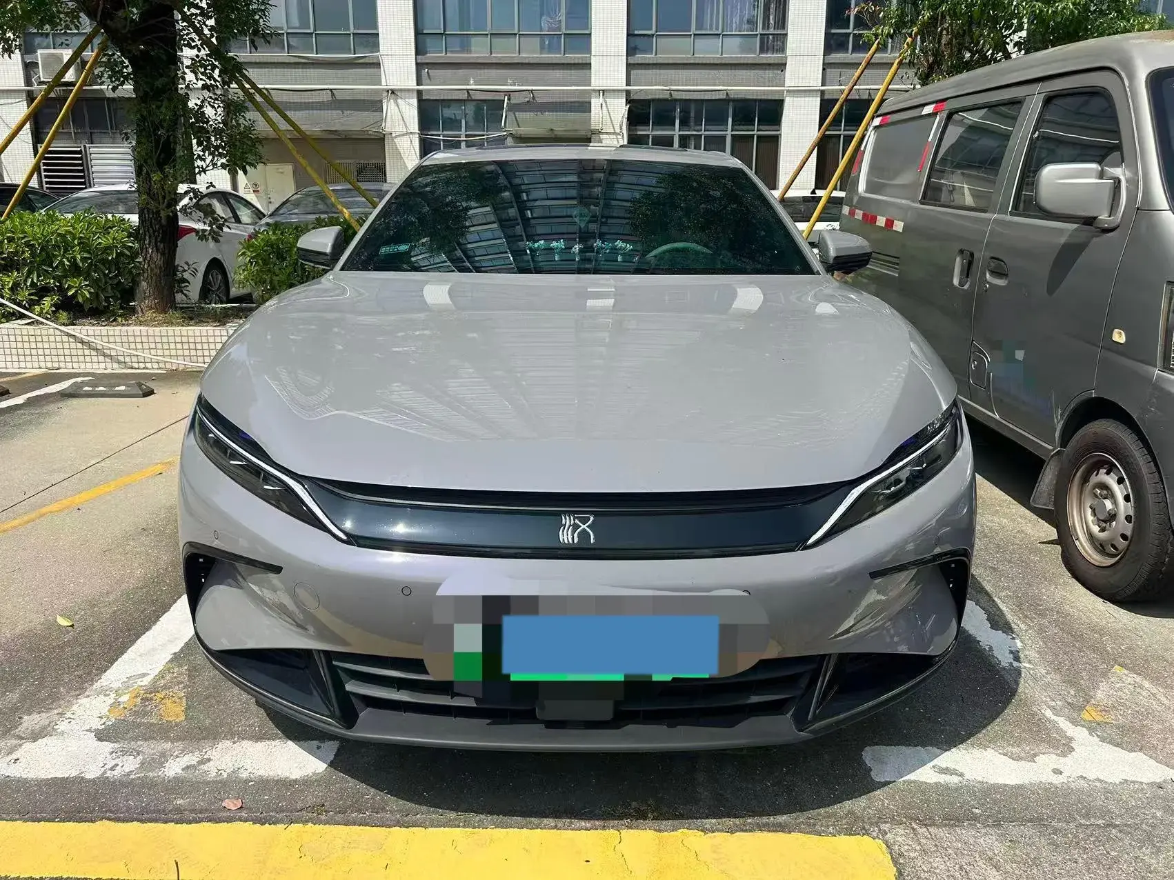 2025 BYD HAN thumbnail 2