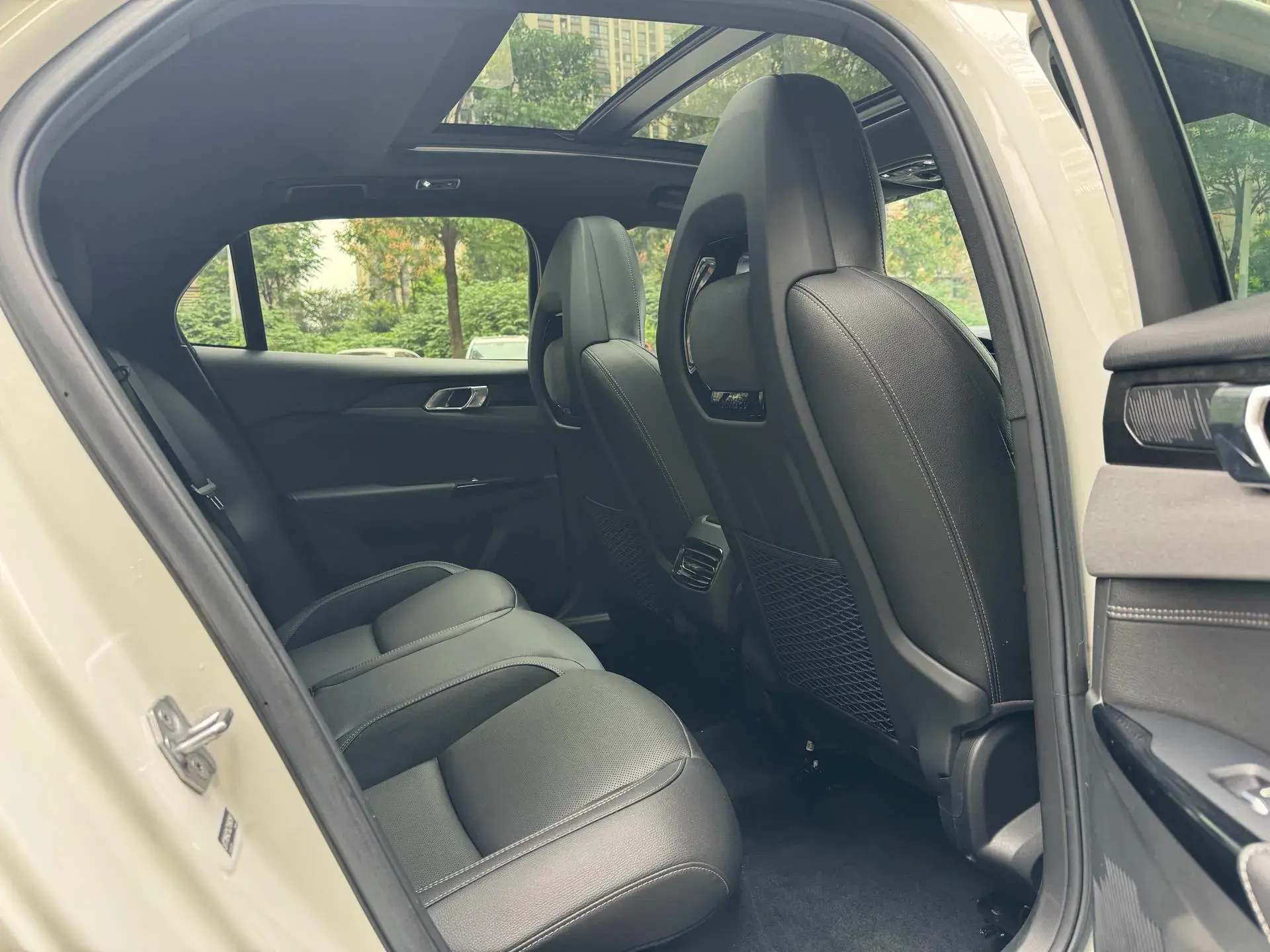 2021 LYNK&CO 03 thumbnail 4