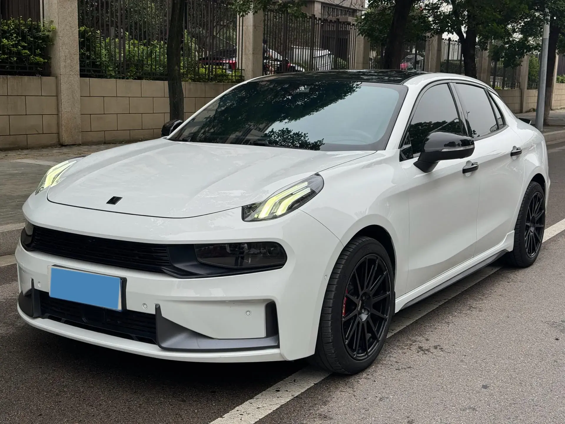 2021 LYNK&CO 03 view 1