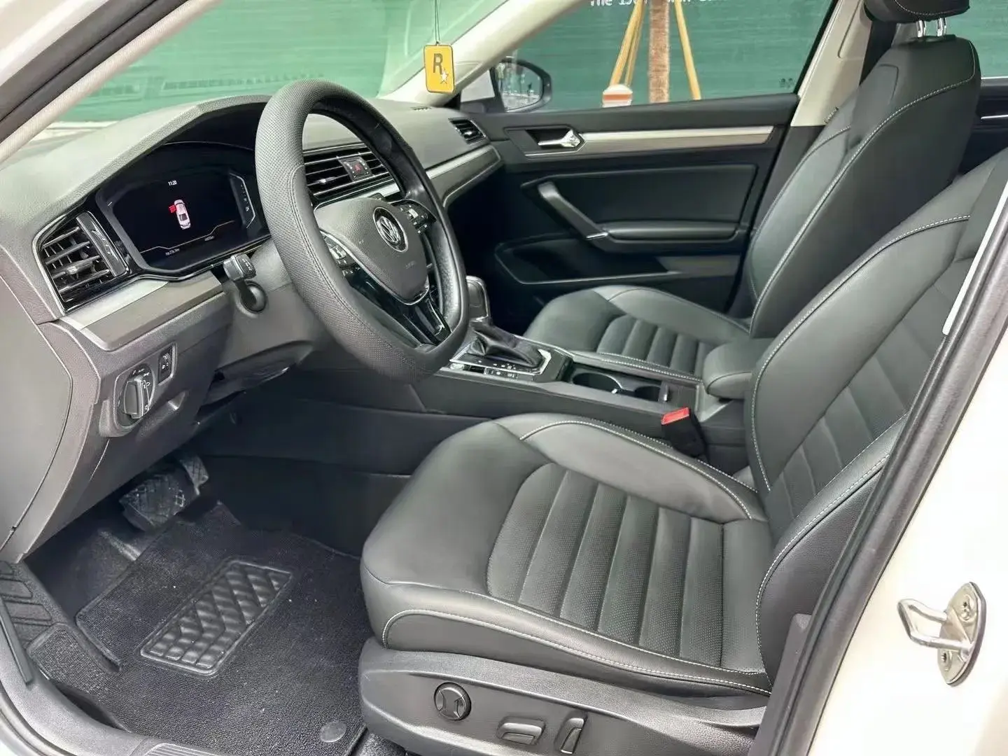 2021 VOLKSWAGEN LAMANDO thumbnail 3