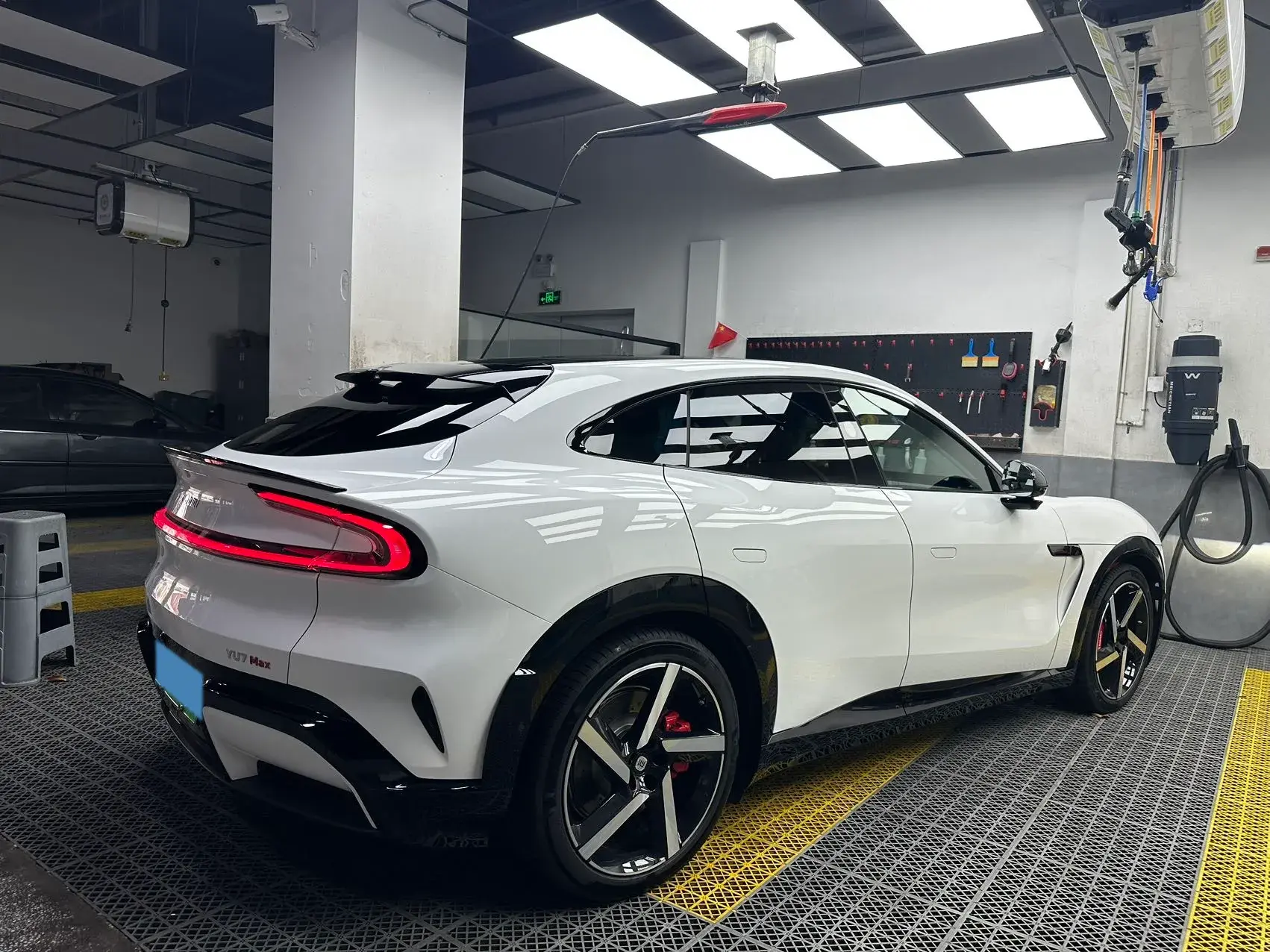 2025 MI YU7 thumbnail 3