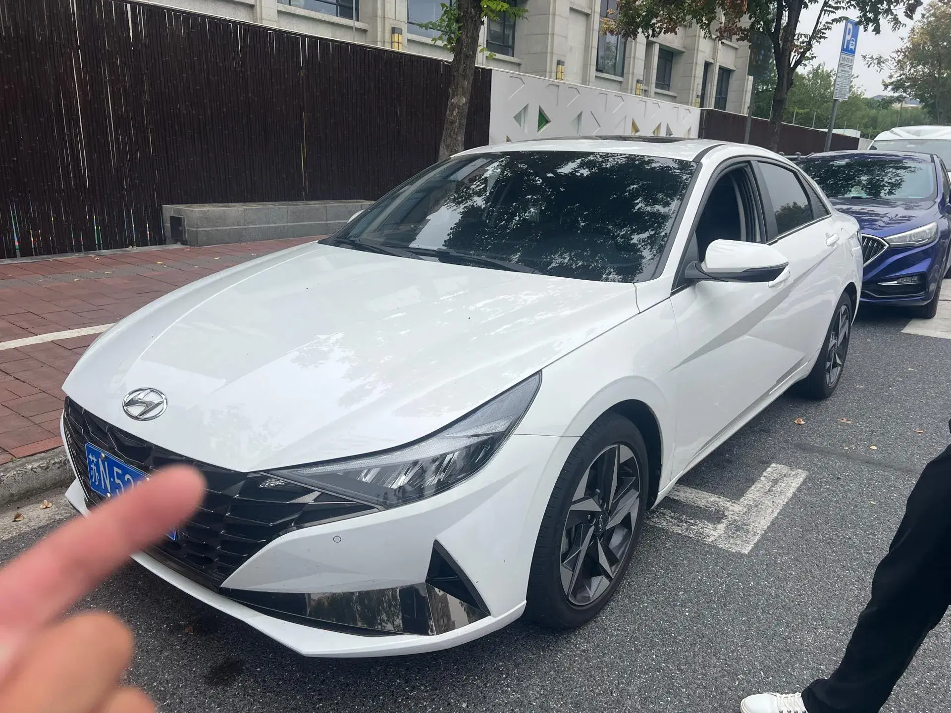 2022 HYUNDAI ELANTRA view 1