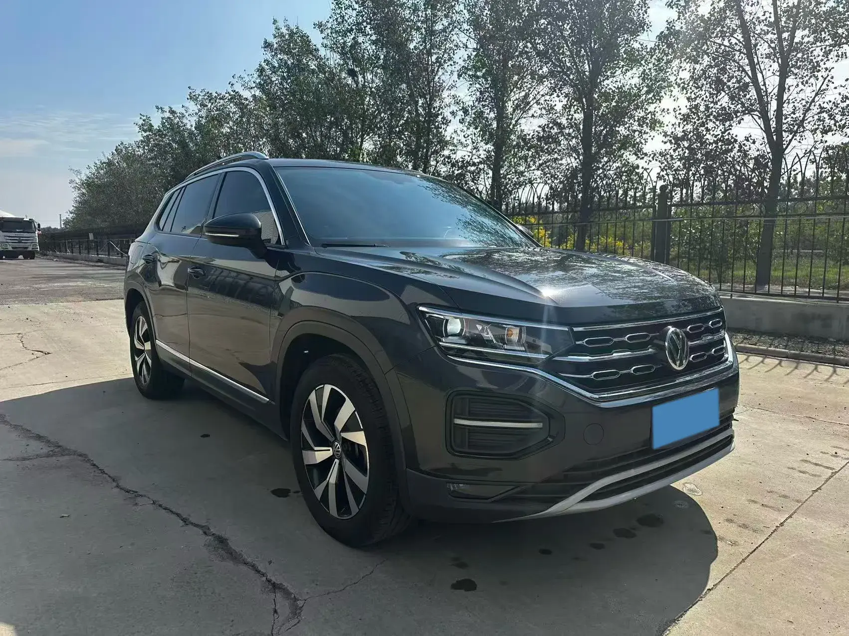 2019 VOLKSWAGEN TAYRON thumbnail 3