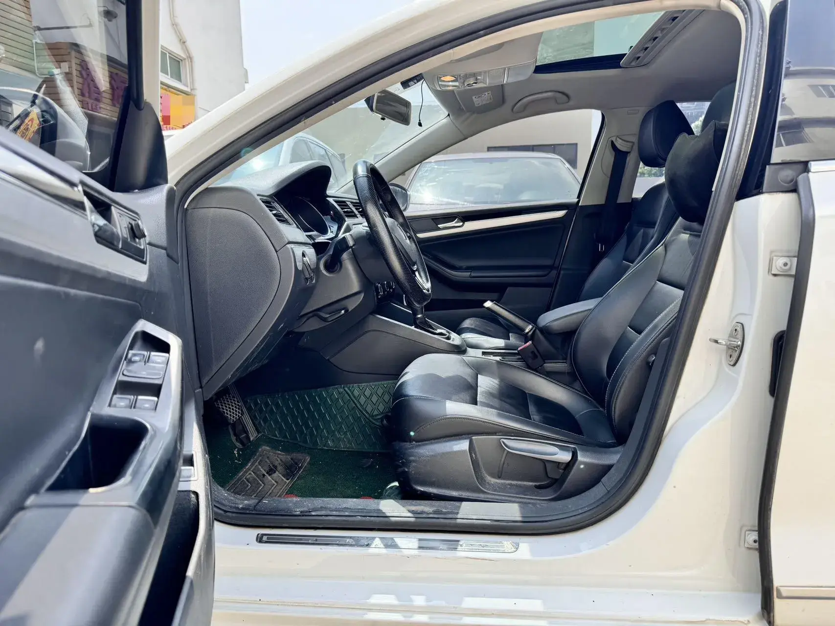 2018 VOLKSWAGEN SAGITAR thumbnail 4