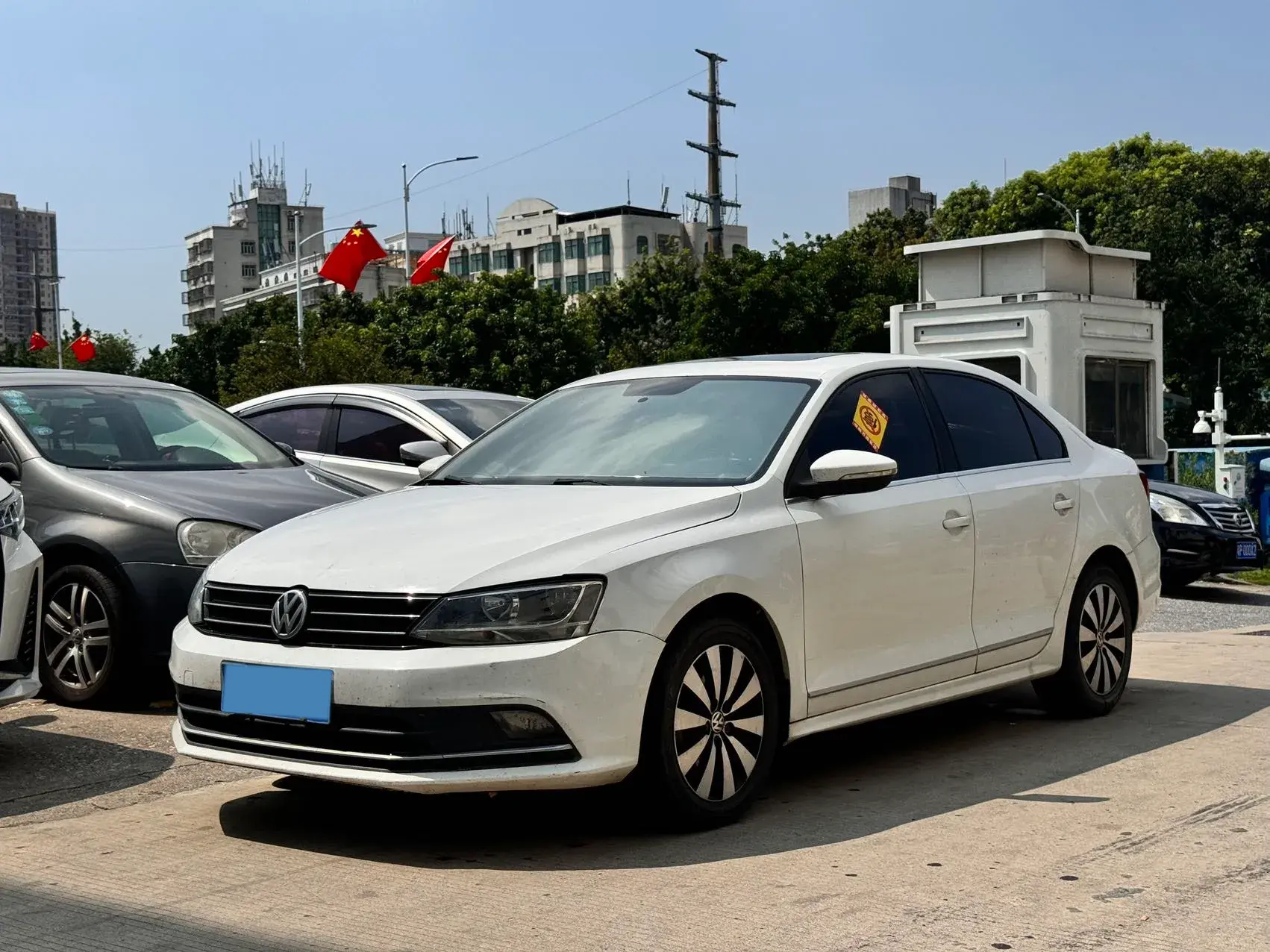 2018 VOLKSWAGEN SAGITAR view 1