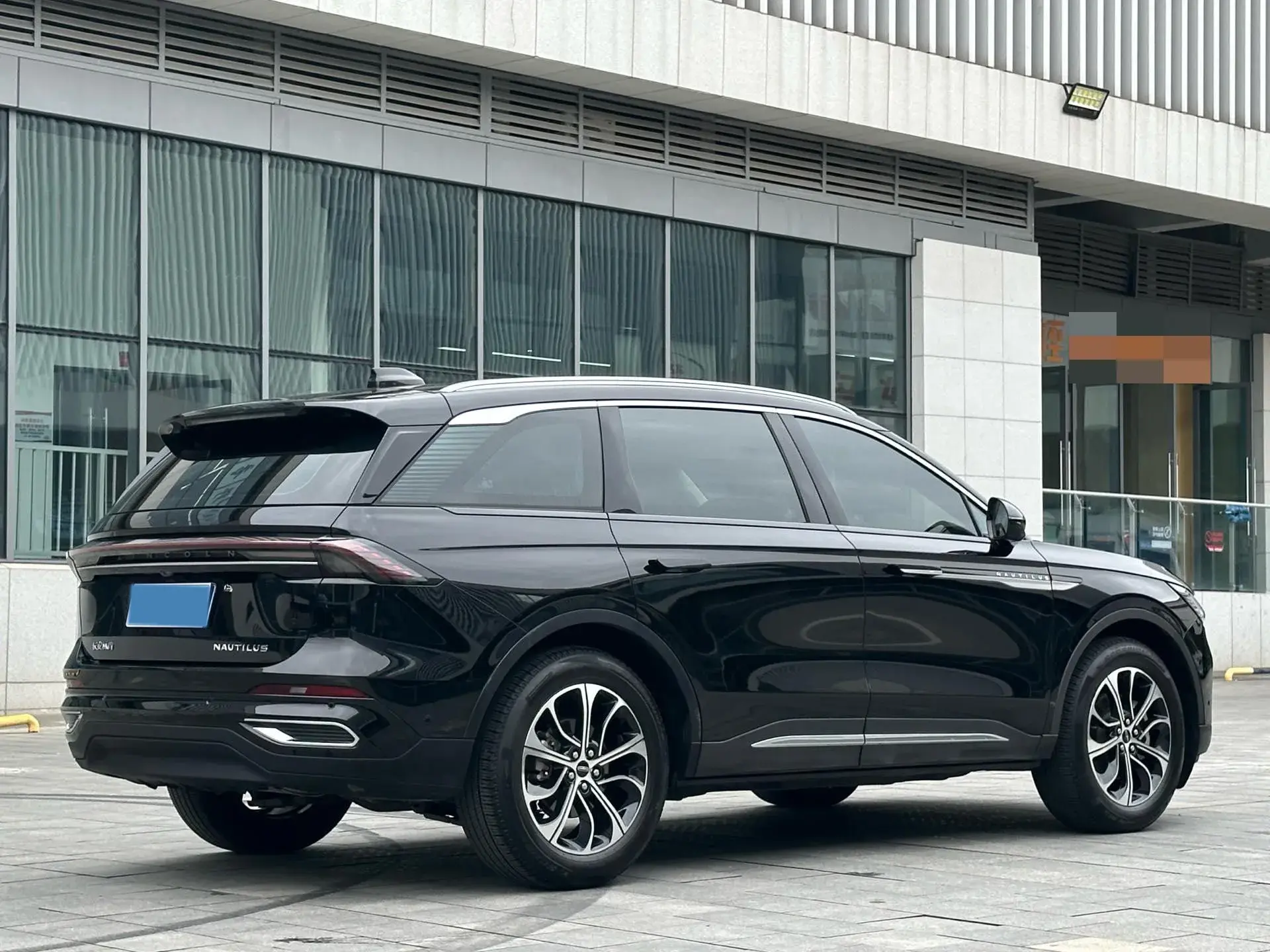 2023 LINCOLN NAUTILUS thumbnail 4