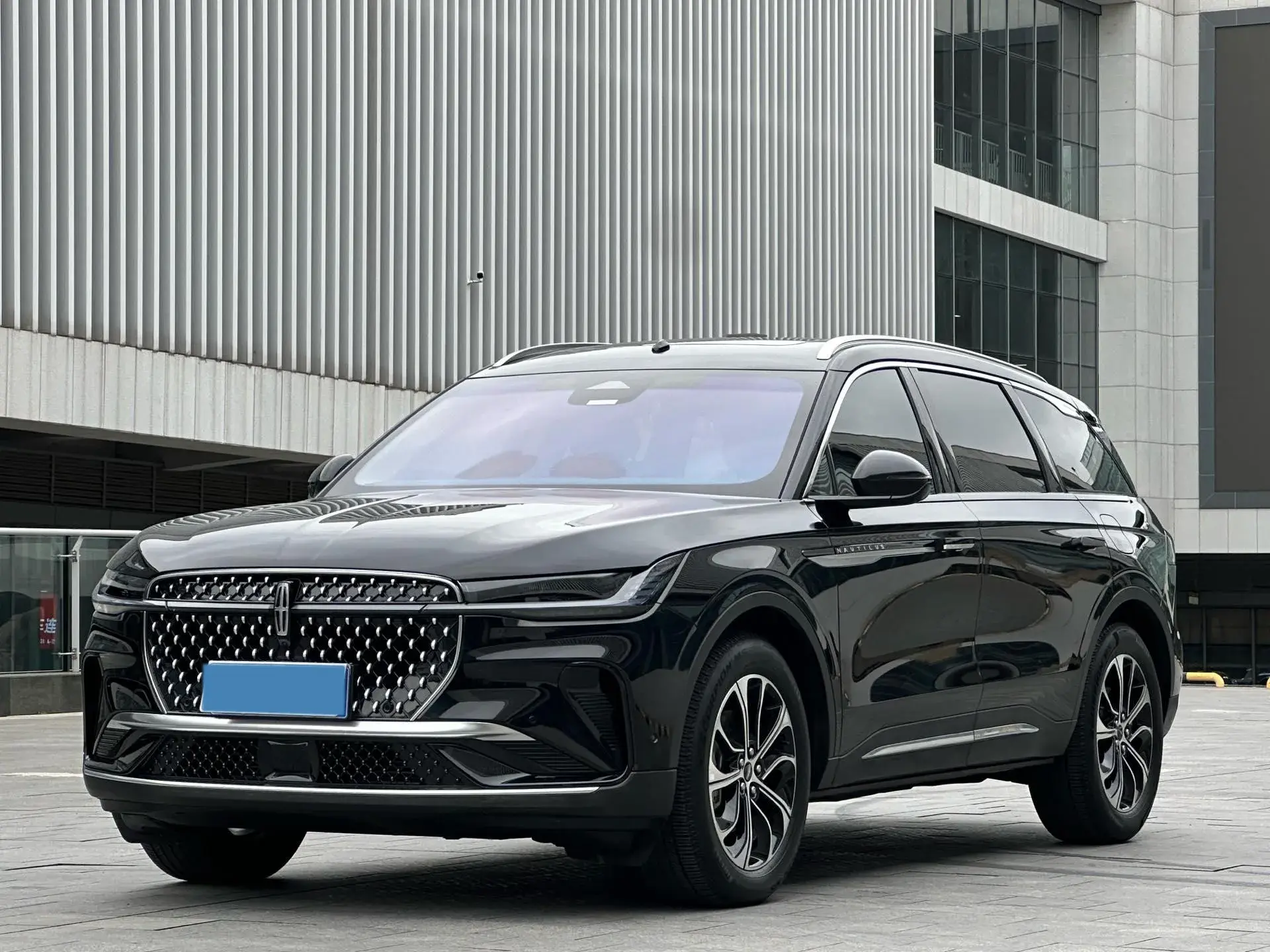 2023 LINCOLN NAUTILUS view 1