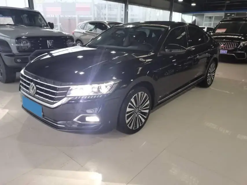 2021 VOLKSWAGEN PASSAT view 1