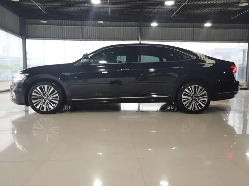 2021 VOLKSWAGEN PASSAT thumbnail 3