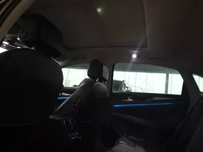 2021 VOLKSWAGEN PASSAT thumbnail 4