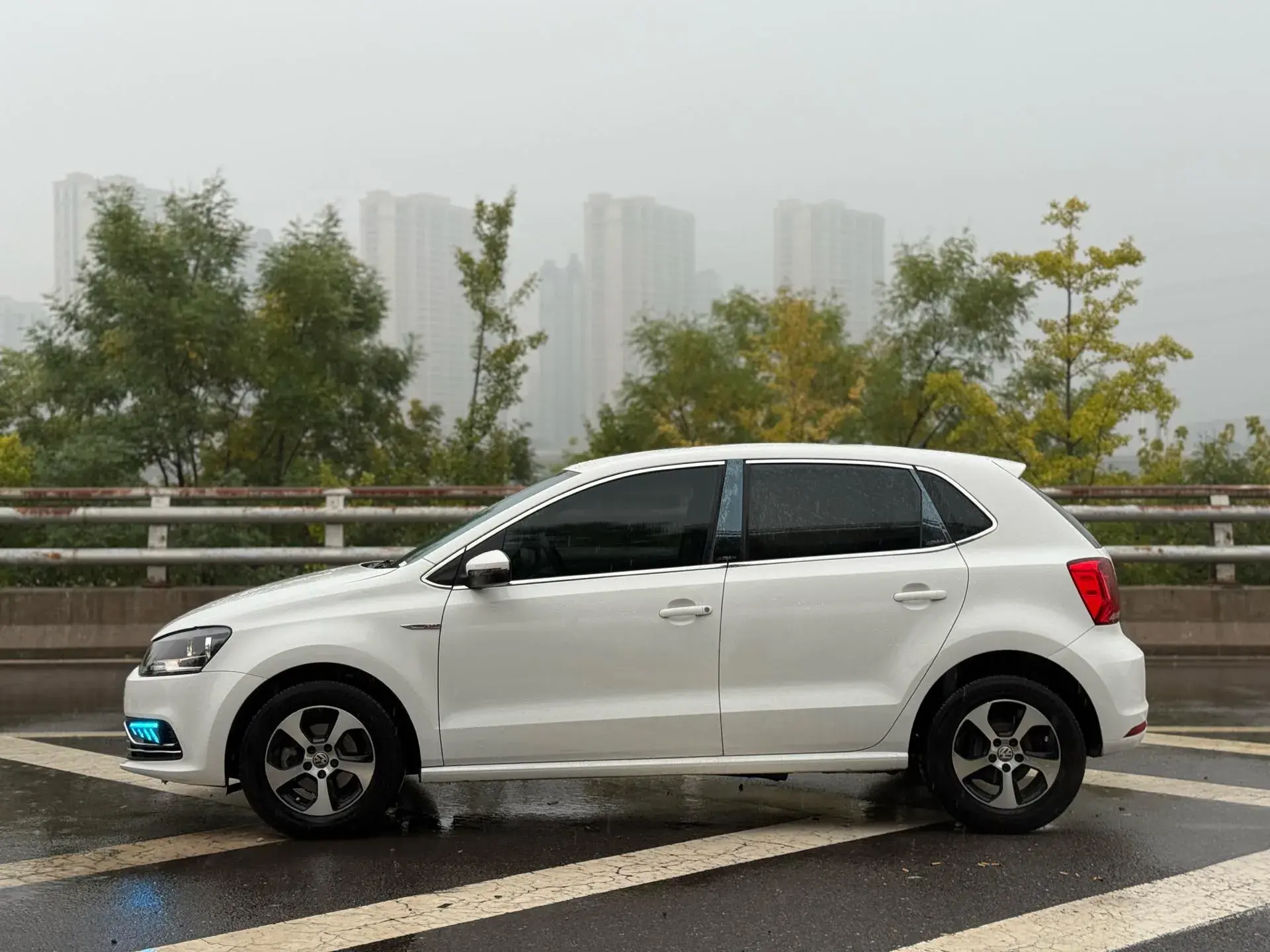 2018 VOLKSWAGEN POLO thumbnail 3