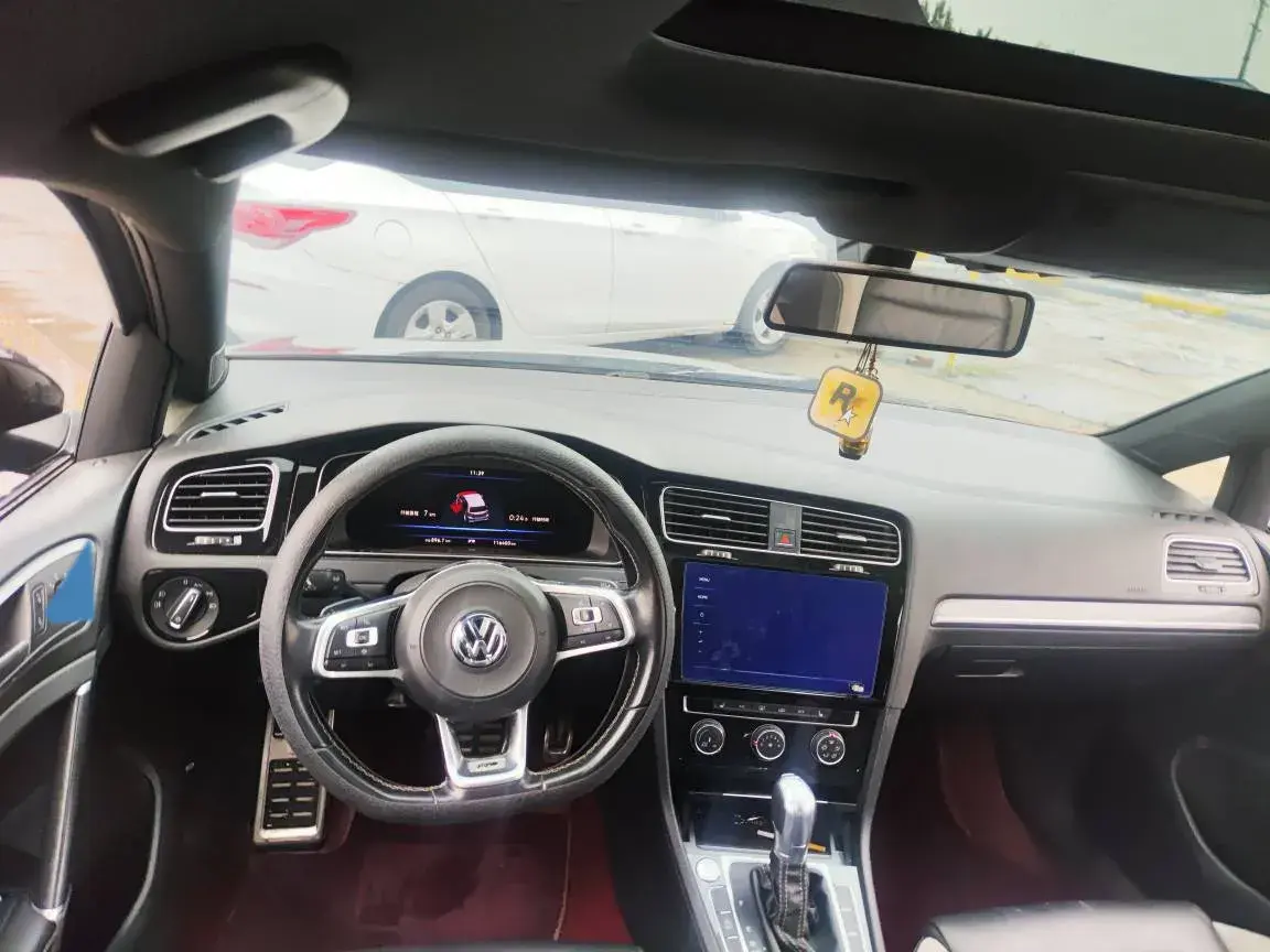 2020 VOLKSWAGEN GOLF thumbnail 3