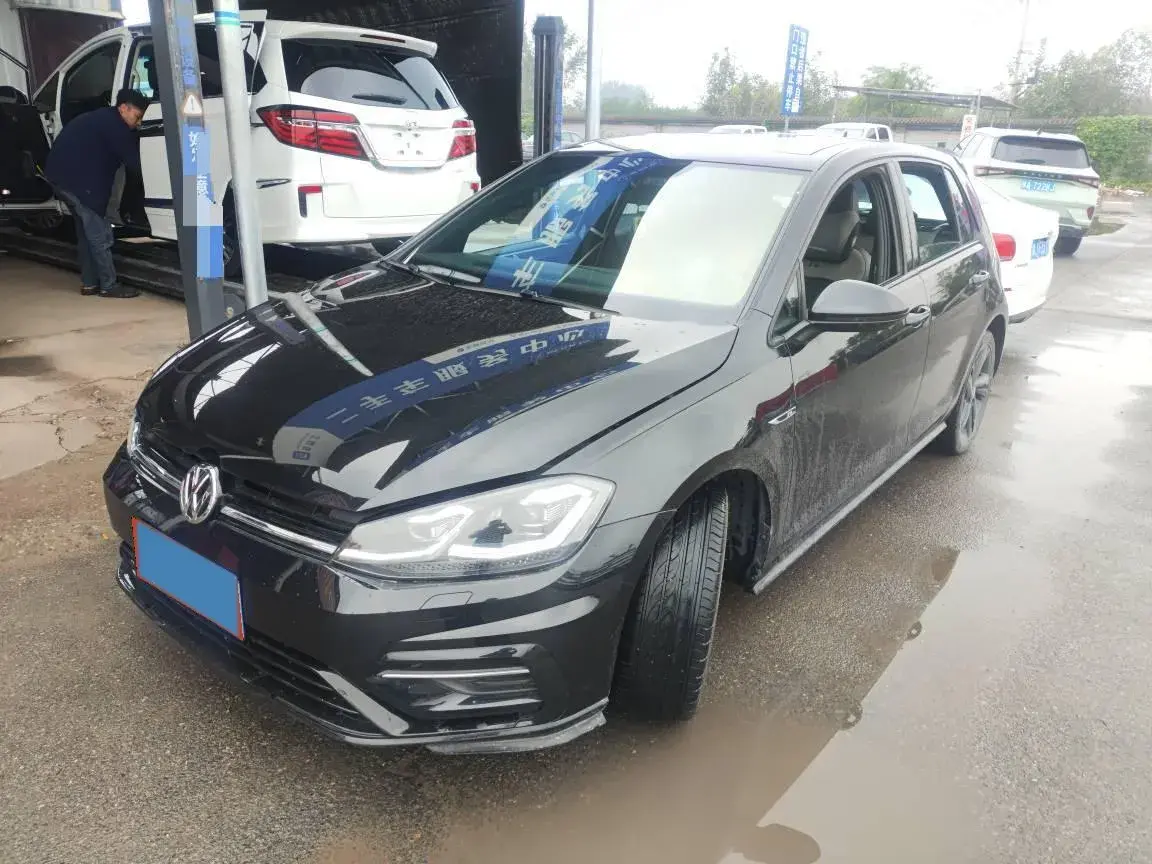 2020 VOLKSWAGEN GOLF view 1