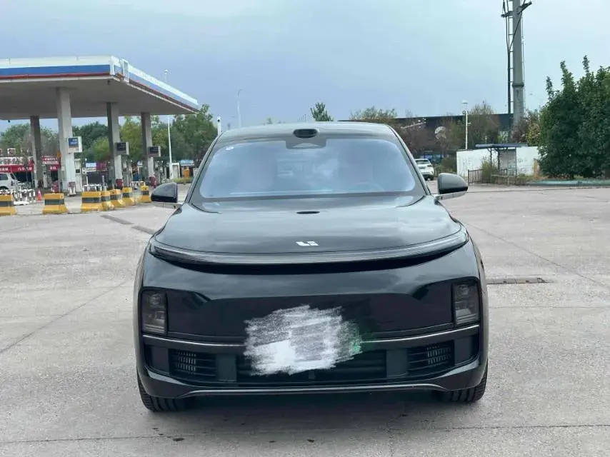 2025 LI L8 thumbnail 2