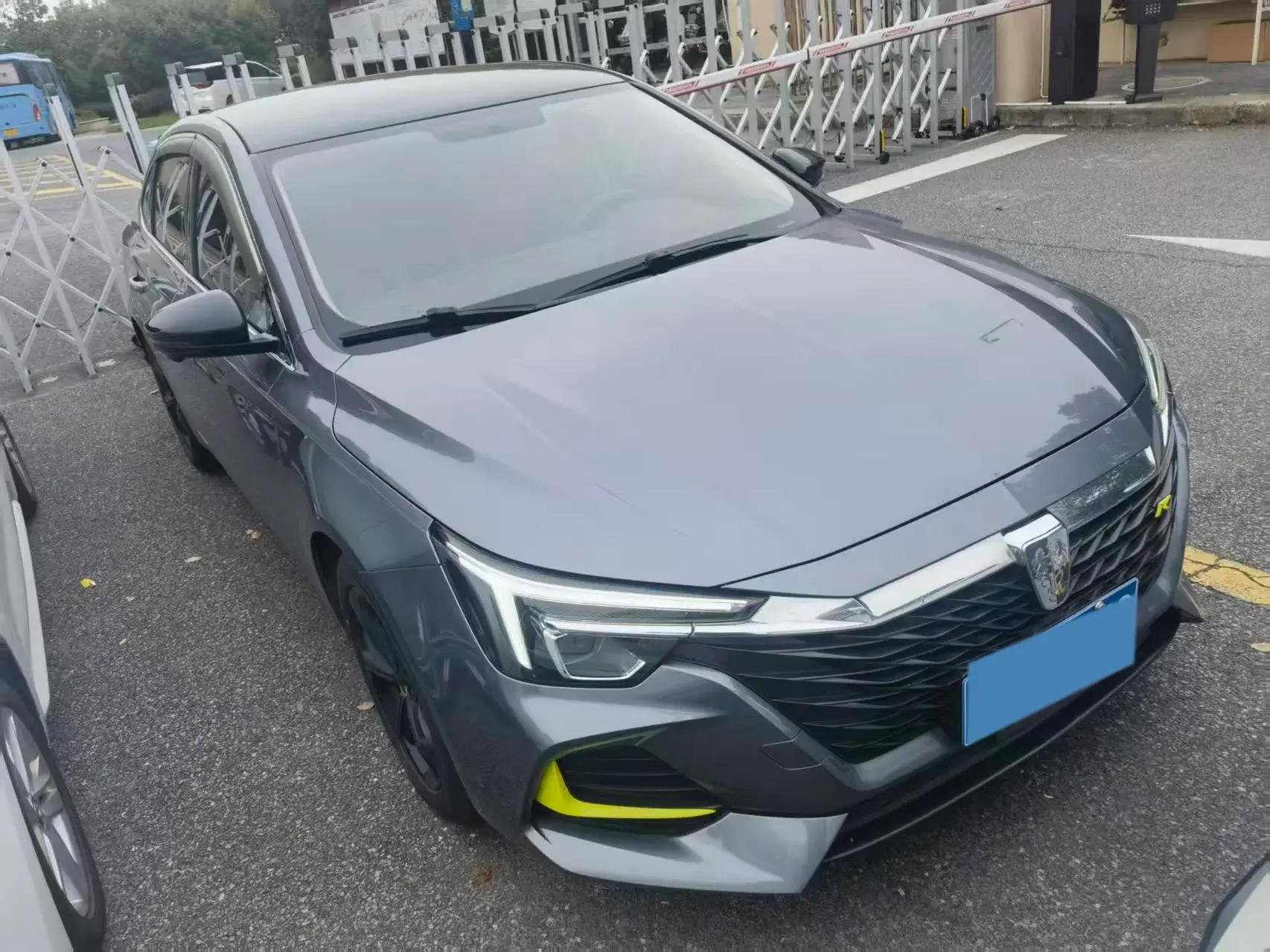 2020 ROEWE I6 thumbnail 2