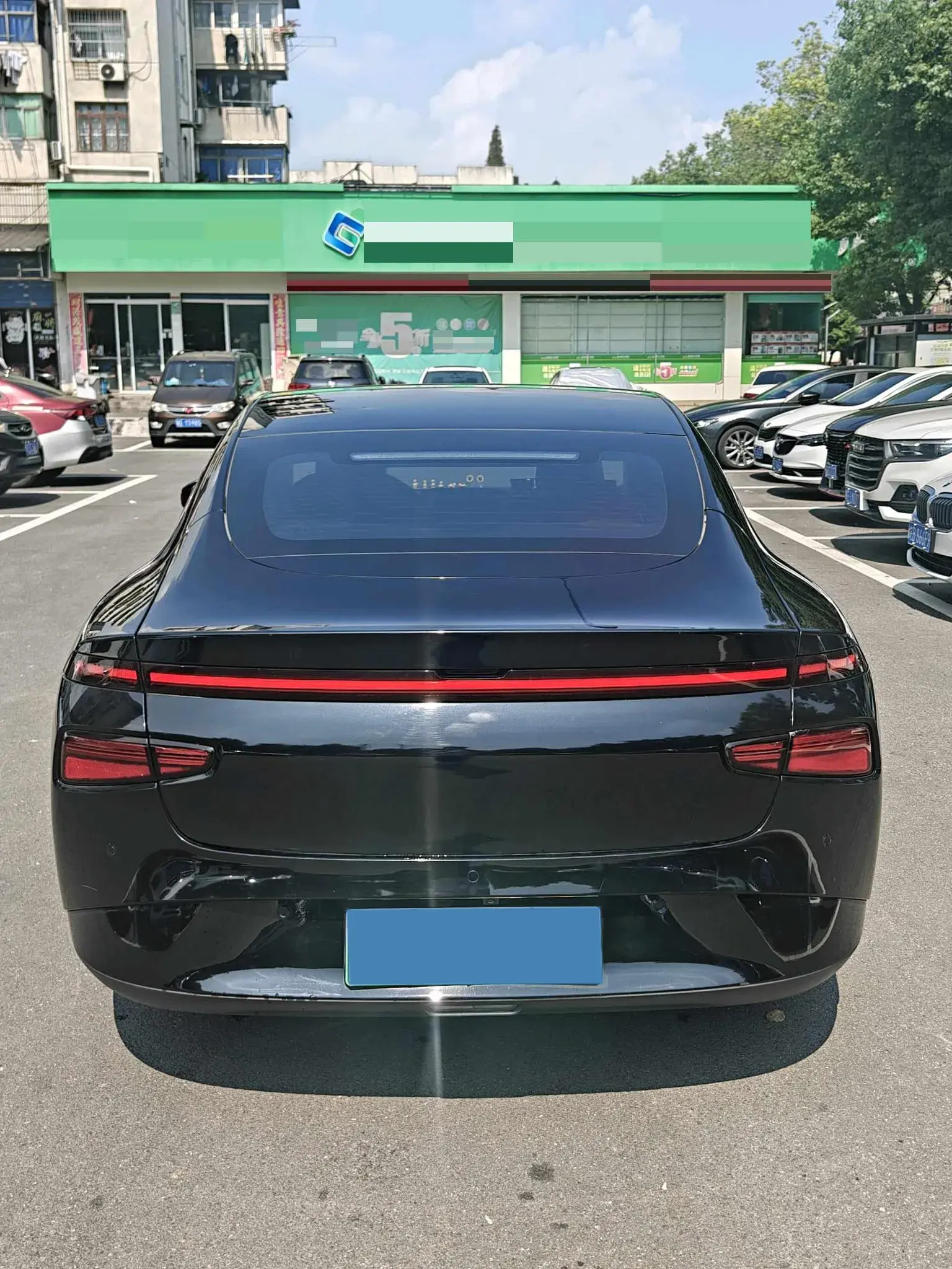 2023 XPENG P7 thumbnail 3