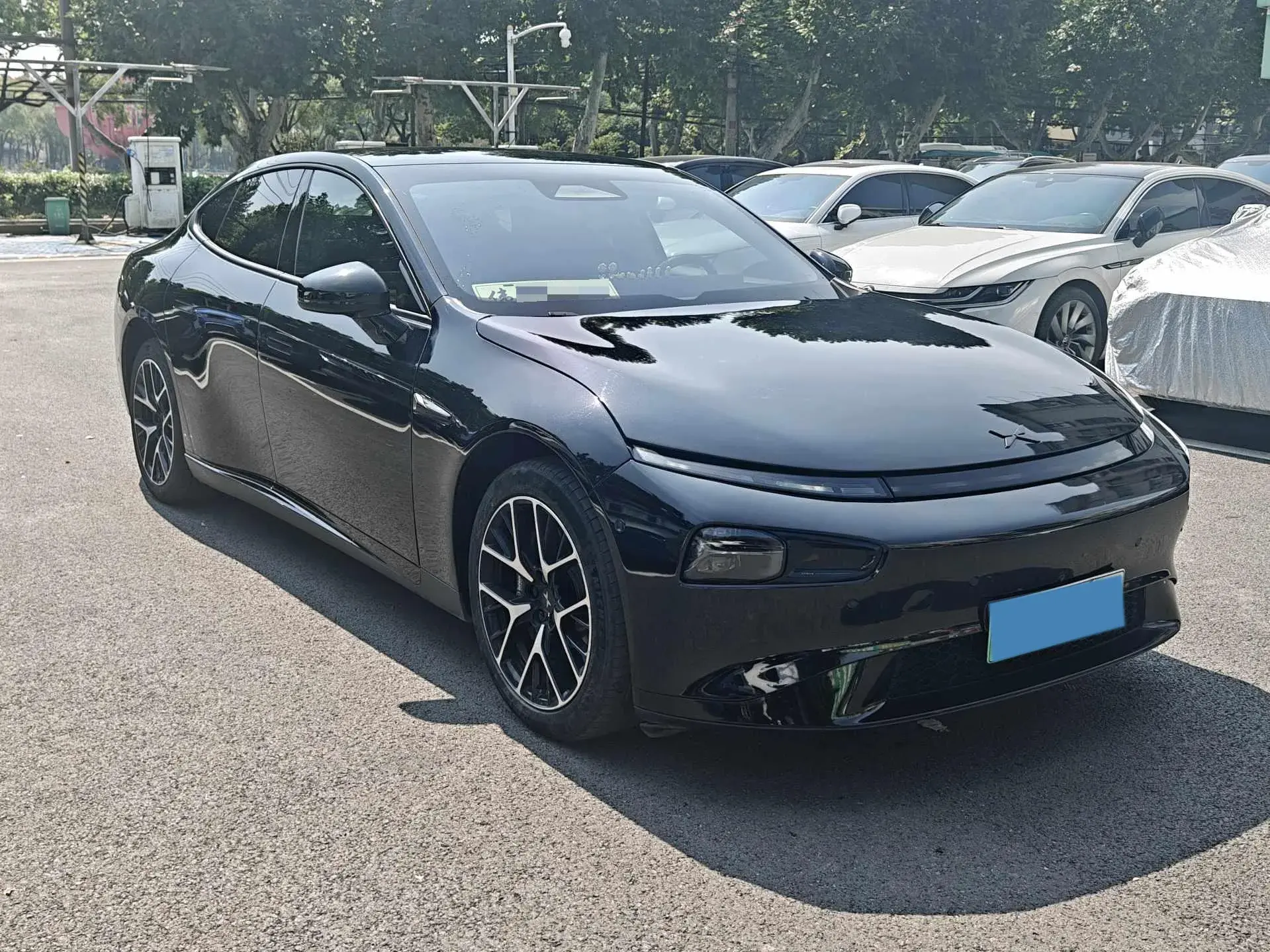 2023 XPENG P7 thumbnail 4