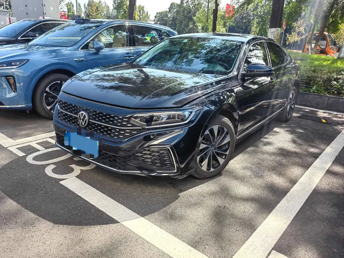2022 VOLKSWAGEN PASSAT view 1