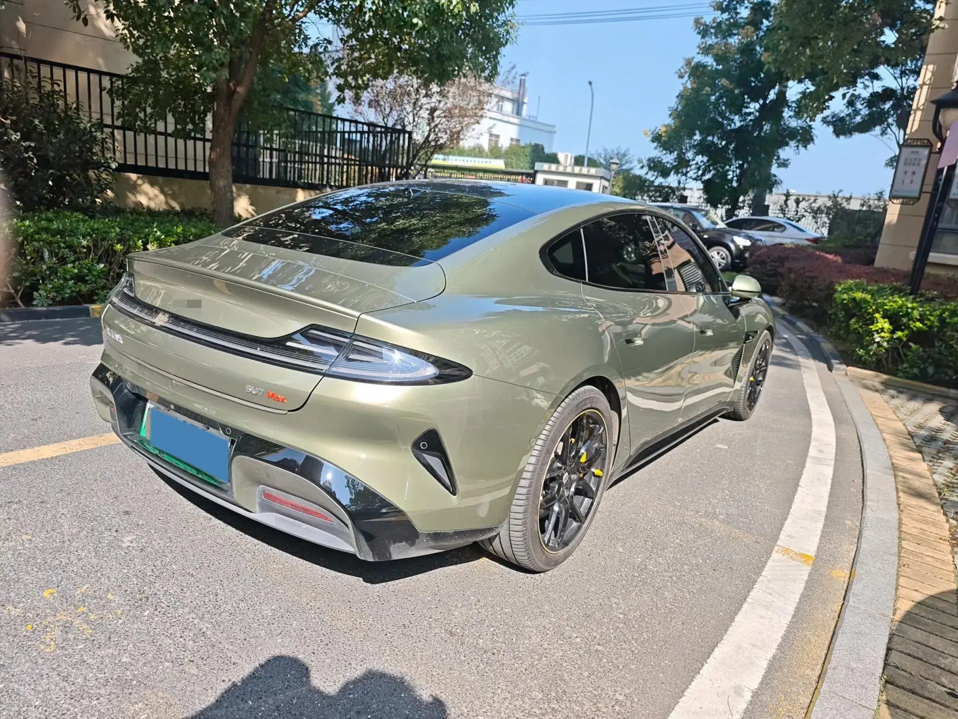 2024 MI SU7 thumbnail 2