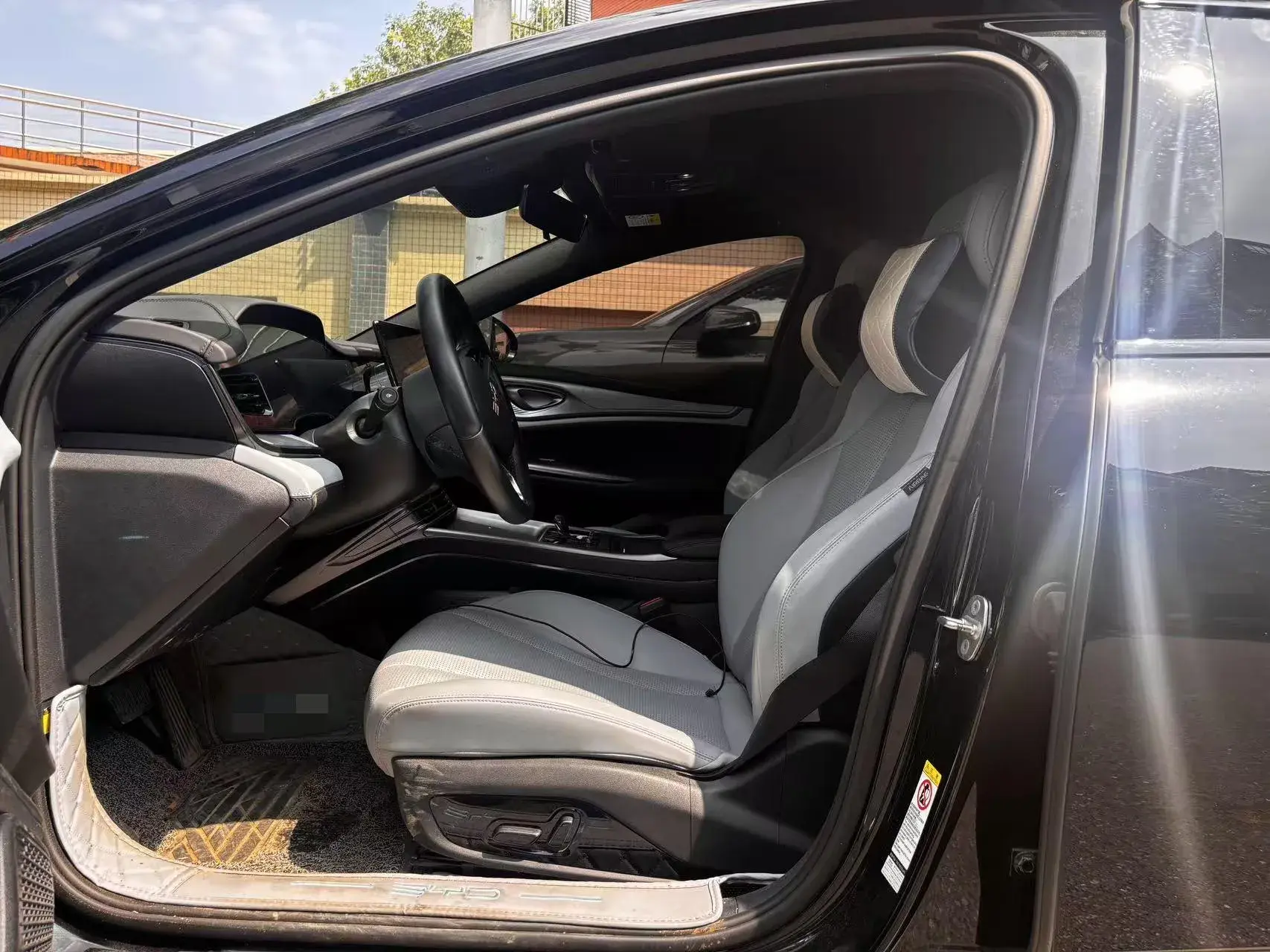 2023 BYD SEAL thumbnail 2