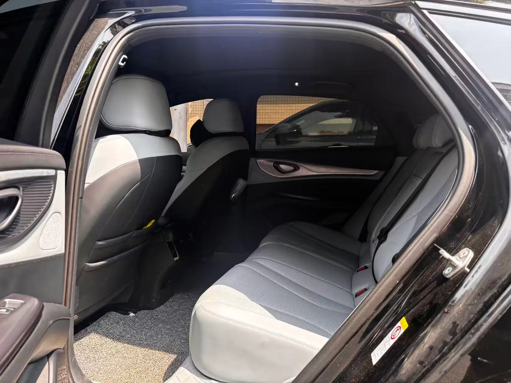 2023 BYD SEAL thumbnail 4