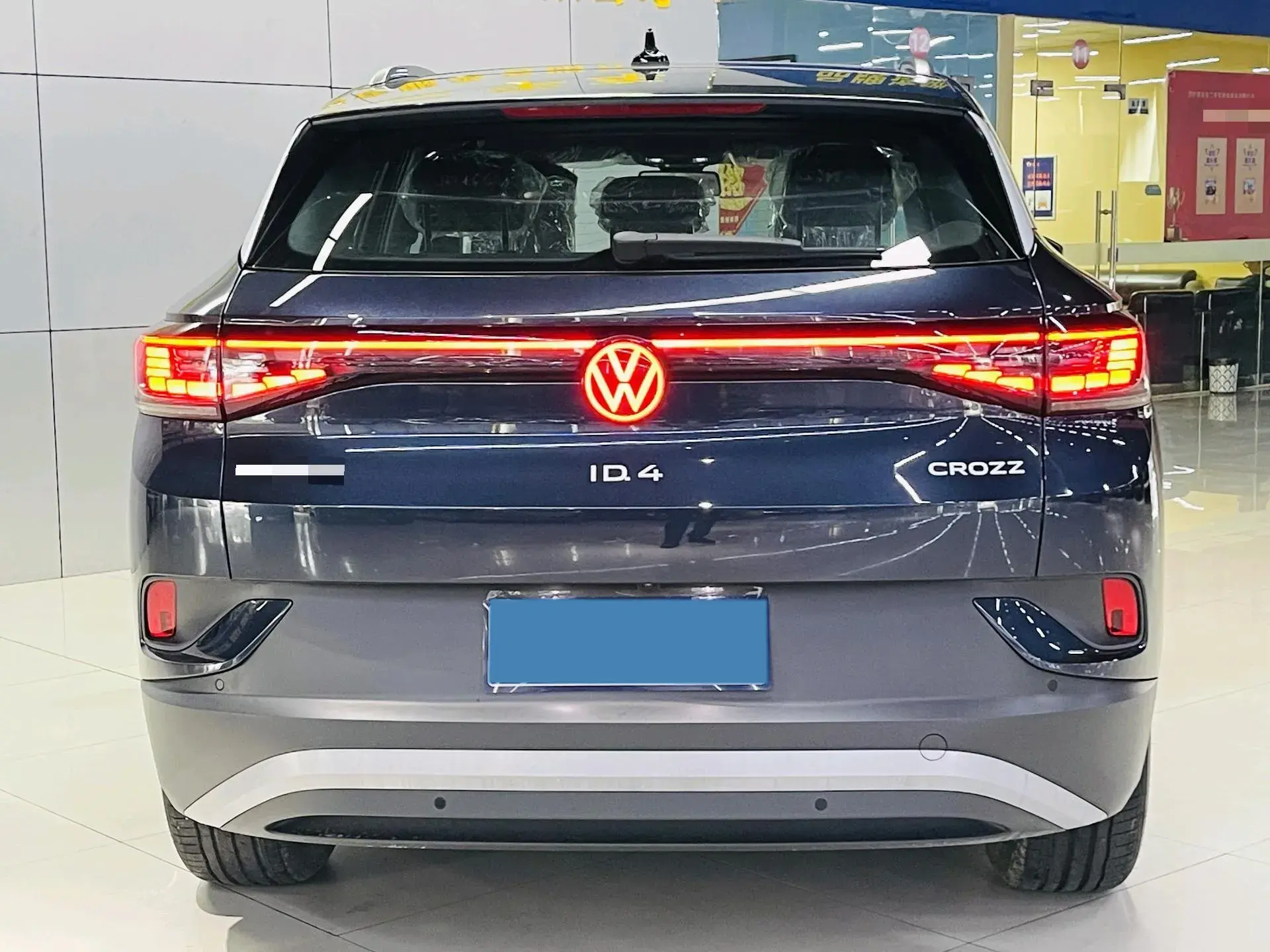 2025 VOLKSWAGEN ID.4 thumbnail 4