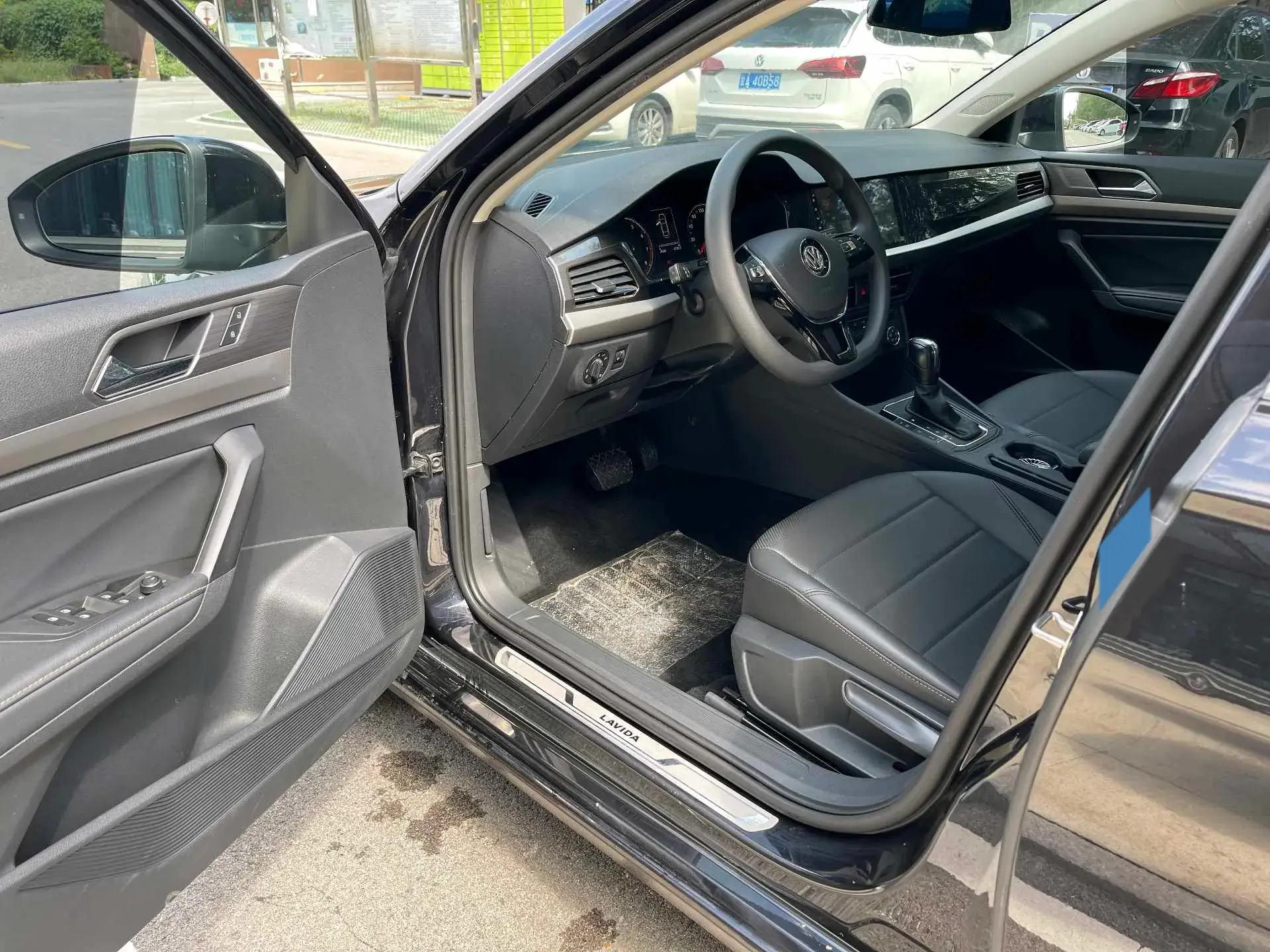2018 VOLKSWAGEN LAVIDA thumbnail 4