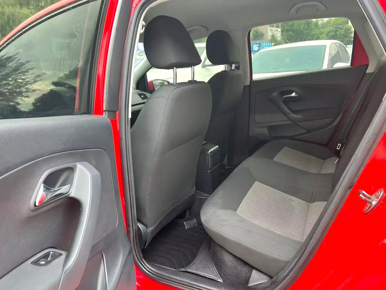 2018 VOLKSWAGEN POLO thumbnail 4